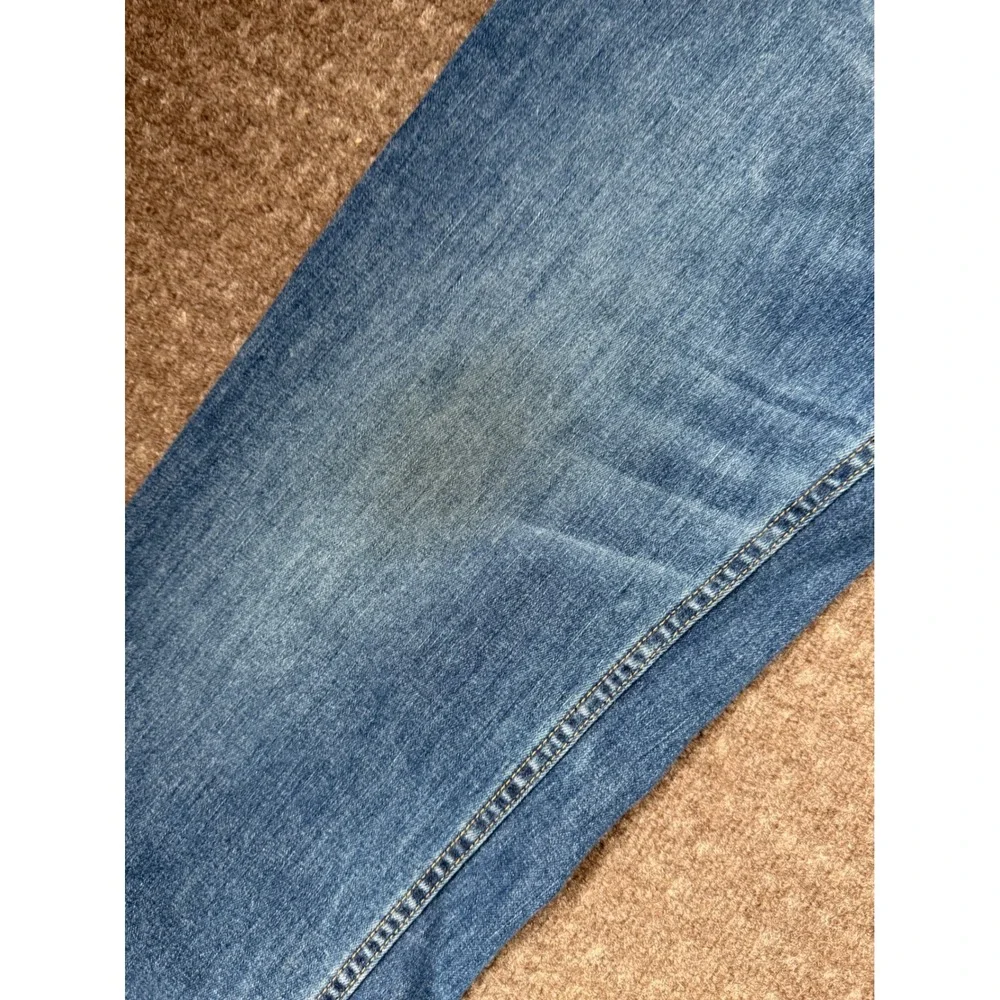 Levis dive into